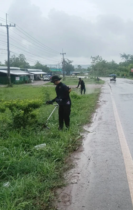 ร่วมกันปรับปรุงภูมิทัศน์บริเวณริมถนนสายบ้านหนองกุงใต้-หนองเหลือง